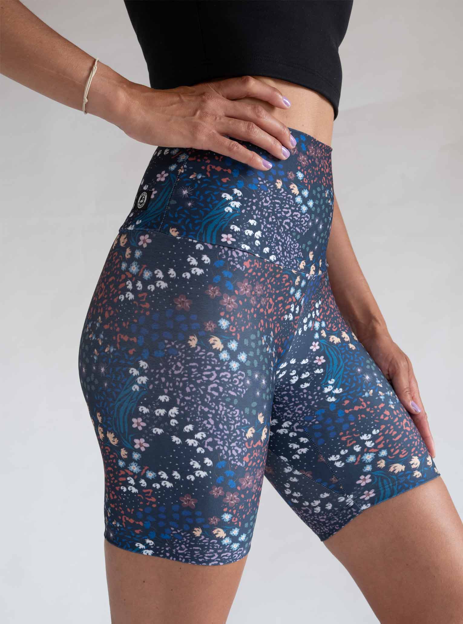Gr. M - Yoga Shorts BLUMENBOMBE