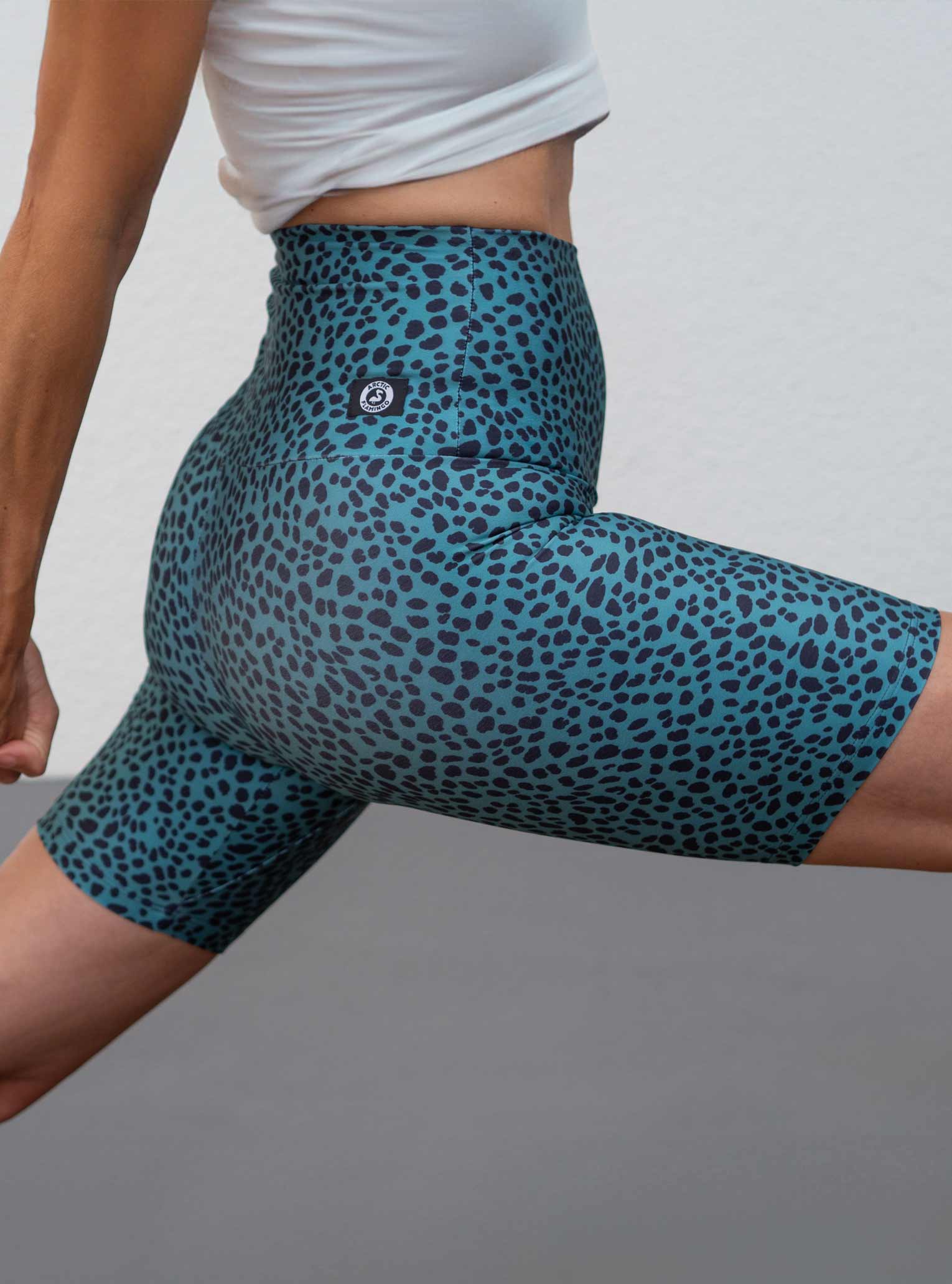 Yoga Shorts LEO